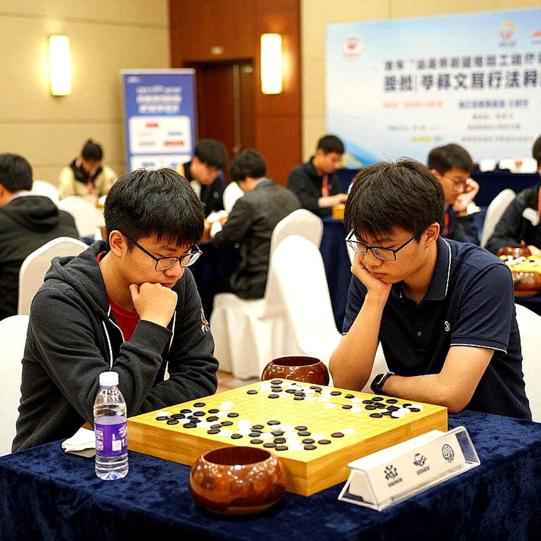 Nước cờ 3.f6 từ cú bấm nhầm: Carlsen phải khen Sindarov 'không điểm yếu' tại Global Chess League 2026