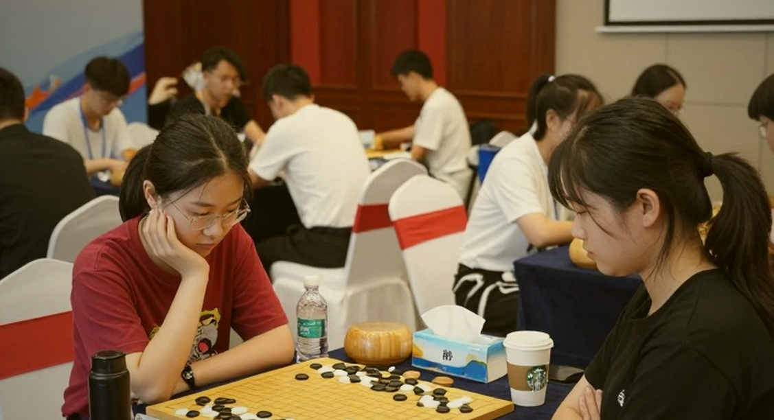 Nước cờ 3.f6 từ cú bấm nhầm: Carlsen phải khen Sindarov 'không điểm yếu' tại Global Chess League 2026 Nước cờ 3.f6 từ cú bấm nhầm: Carlsen phải khen Sindarov 'không điểm yếu' tại Global Chess League 2026