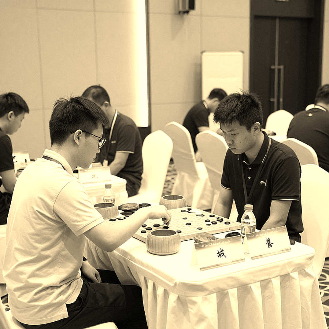 Nước 5.e5! và nghịch lý của những vũ khí cờ vua bán theo giờ