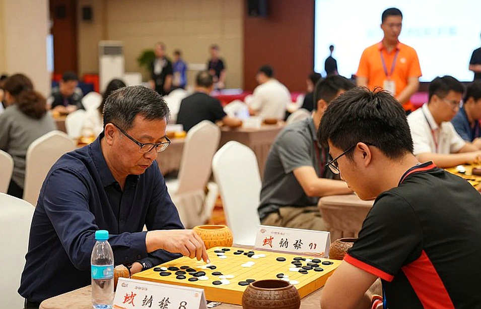 AI chứng minh trần 63 nước chiếu — và khoảng trống 364 mà tiêu đề bỏ quên