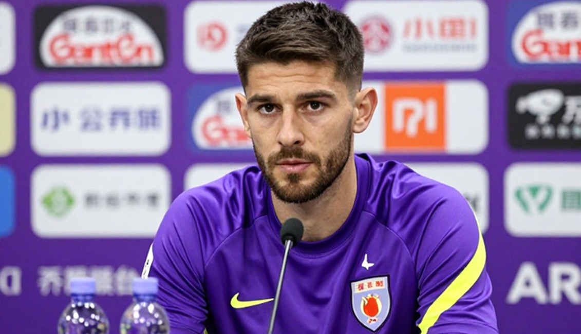 Chiếc băng đội trưởng, phút 67 và khoảng trống Manchester United để lại phía sau