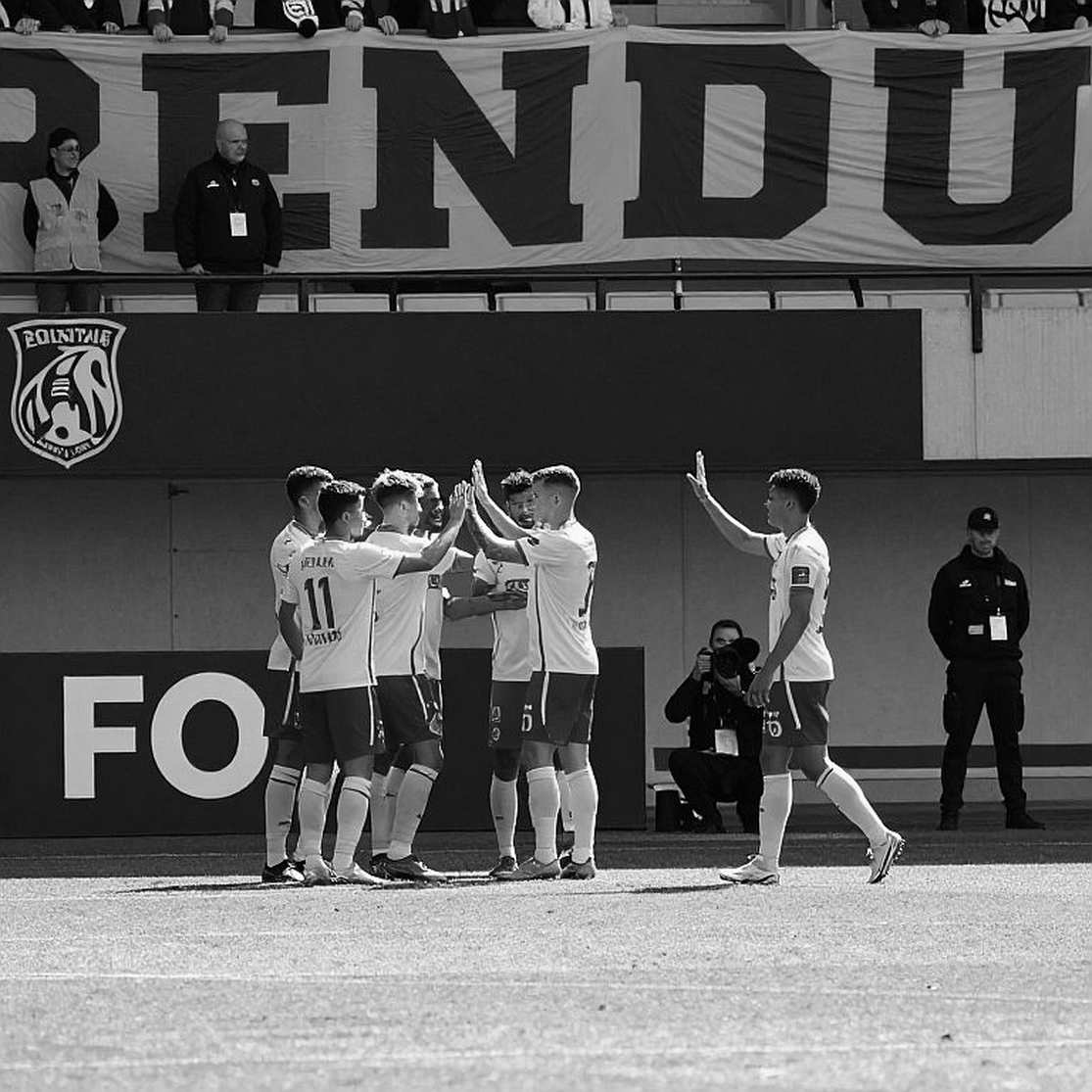 U23 Việt Nam 2-0 Philippines: Chiếc áo đen của HLV Đinh Hồng Vinh và bài toán low-block trước Uzbekistan U23 Việt Nam 2-0 Philippines: Chiếc áo đen của HLV Đinh Hồng Vinh và bài toán low-block trước Uzbekistan