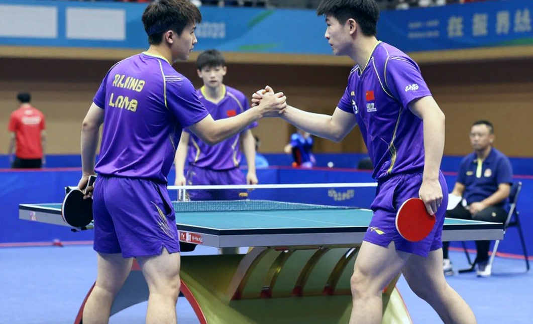 Đêm mở màn SBCL: Cậu bé mười bảy tuổi hạ nhà vô địch cũ, và những lớp trầm tích chưa ai đào Đêm mở màn SBCL: Cậu bé mười bảy tuổi hạ nhà vô địch cũ, và những lớp trầm tích chưa ai đào