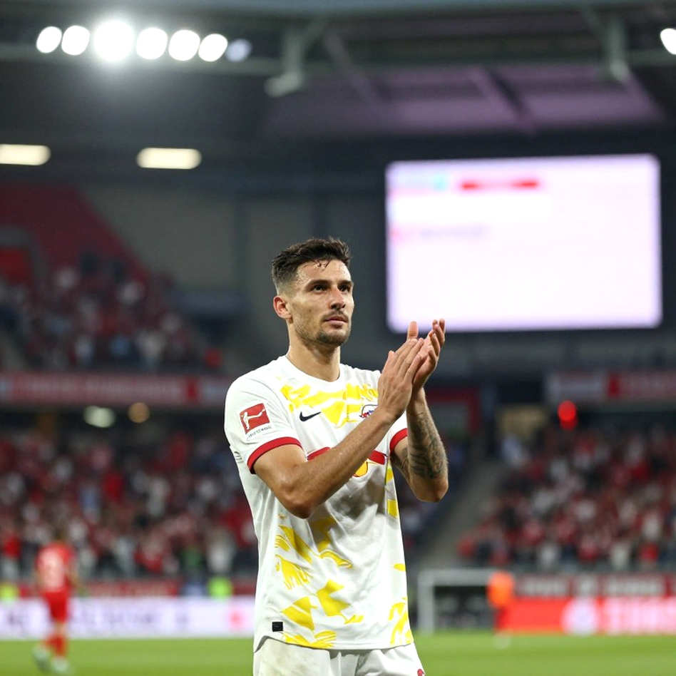 Sáu phẩy sáu cây số và bàn gỡ phút 89: Manchester United sống nhờ một cú lệch hướng Sáu phẩy sáu cây số và bàn gỡ phút 89: Manchester United sống nhờ một cú lệch hướng
