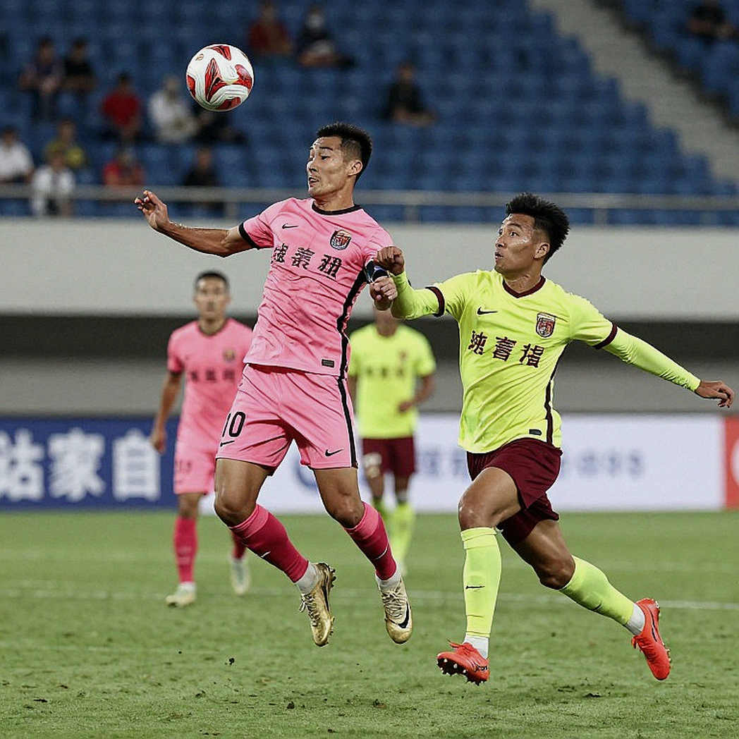 Hanoi FC 1–4 SLNA: 25 phút chờ ngoài phòng họp báo và cái hệ thống biến mất sau bàn thua đầu tiên