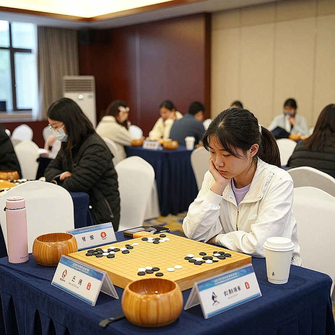 Bảng dữ liệu trống giữa mùa chuyển nhượng