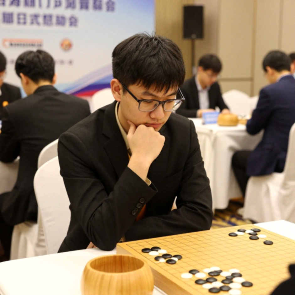 Nihal Sarin và ván cờ đánh rơi ngôi vương: Một nước đi định đoạt cả chiến dịch Olympiad Nihal Sarin và ván cờ đánh rơi ngôi vương: Một nước đi định đoạt cả chiến dịch Olympiad