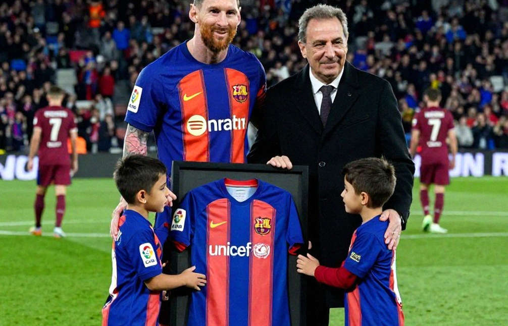 Khi tấm huy chương nặng hơn án phạt: FAM, AFC và câu chuyện về một liên đoàn vừa bị kết tội vừa được vinh danh