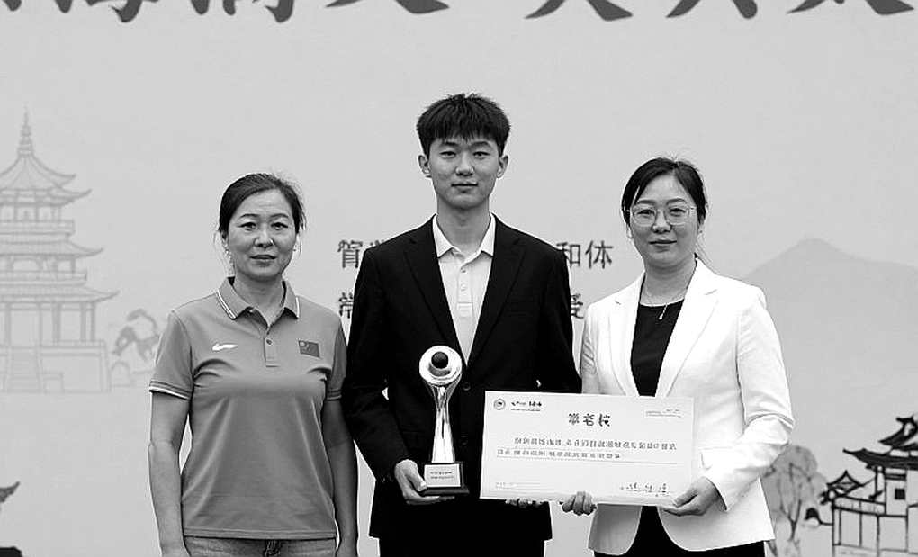 Daniel King vá lại Najdorf trong 60 phút: chiến trường khai cuộc không bao giờ đóng cửa