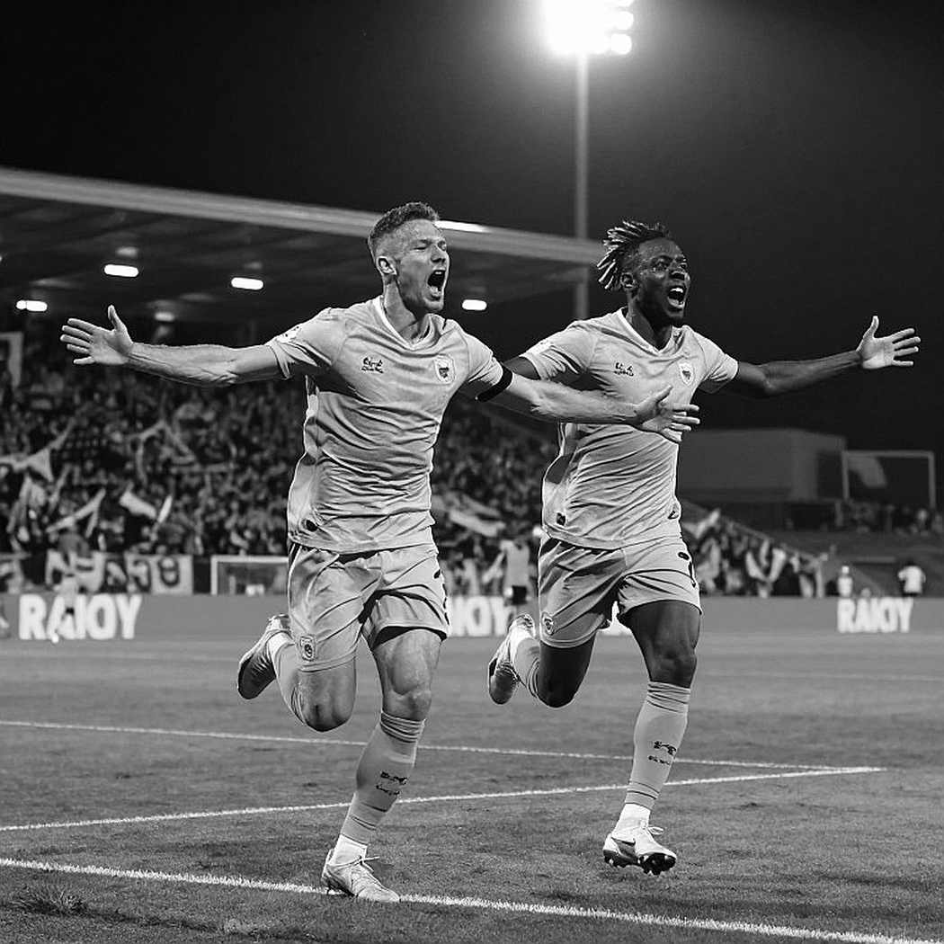 V.League 1 giữa mùa: khoảng trống cánh trái và ngưỡng can thiệp mà bảng xếp hạng không hiển thị