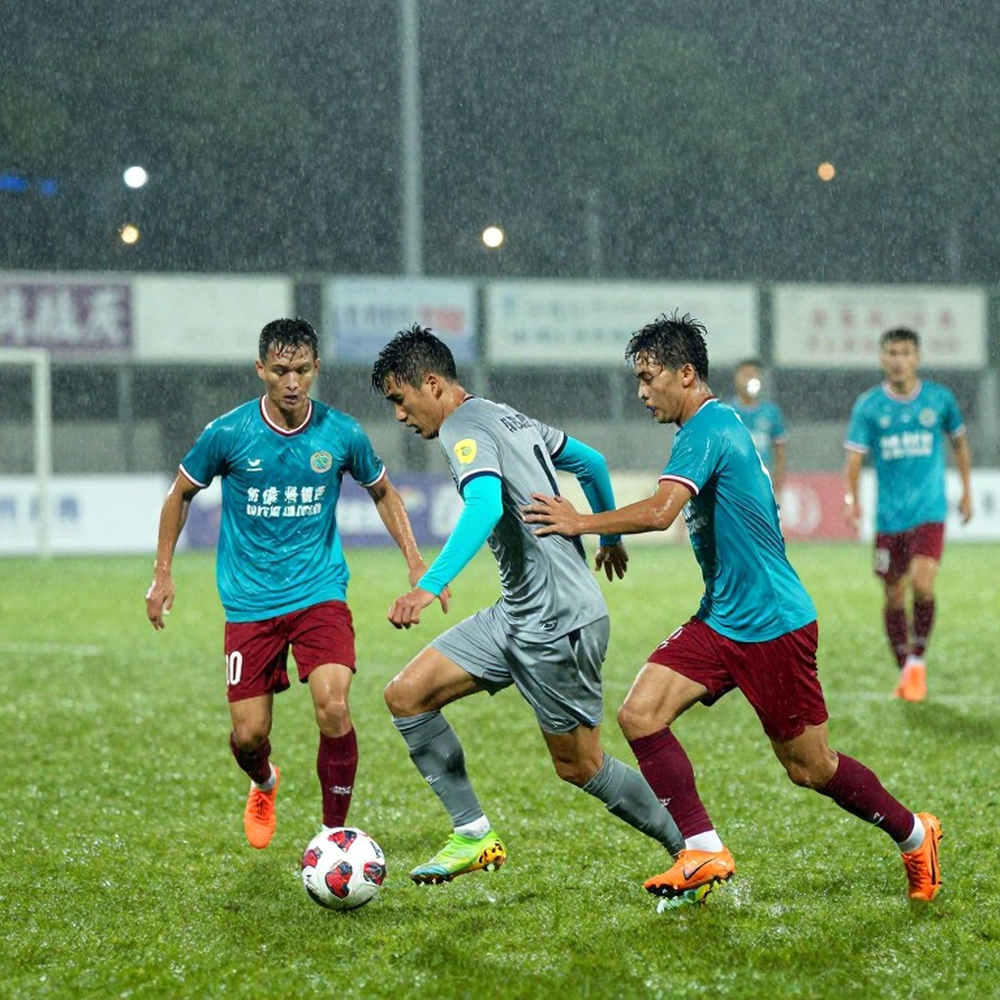 Ba lớp tiền sau một chữ ký: Kỳ chuyển nhượng V.League và những con số không nói dối Ba lớp tiền sau một chữ ký: Kỳ chuyển nhượng V.League và những con số không nói dối